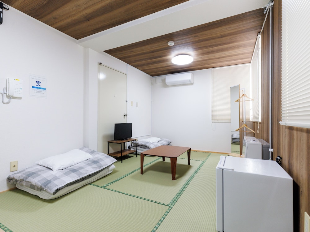 Traditional Twin Room, Non Smoking, Shared Bathroom (B) photo 3