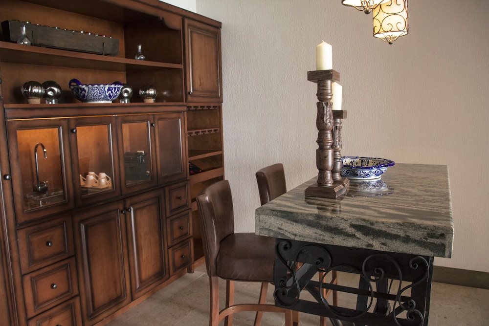 Presidential Suite Swim Out Ocean Front