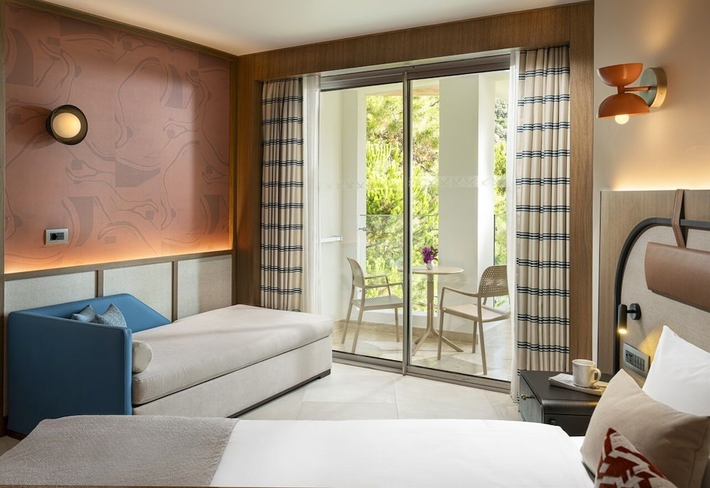 Deluxe Connected Room Land View