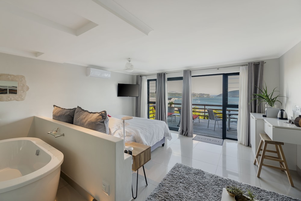 THE BLOEM SUITE FOUR photo 2