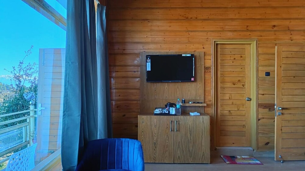 Valley View Room With Balcony - Photo 7