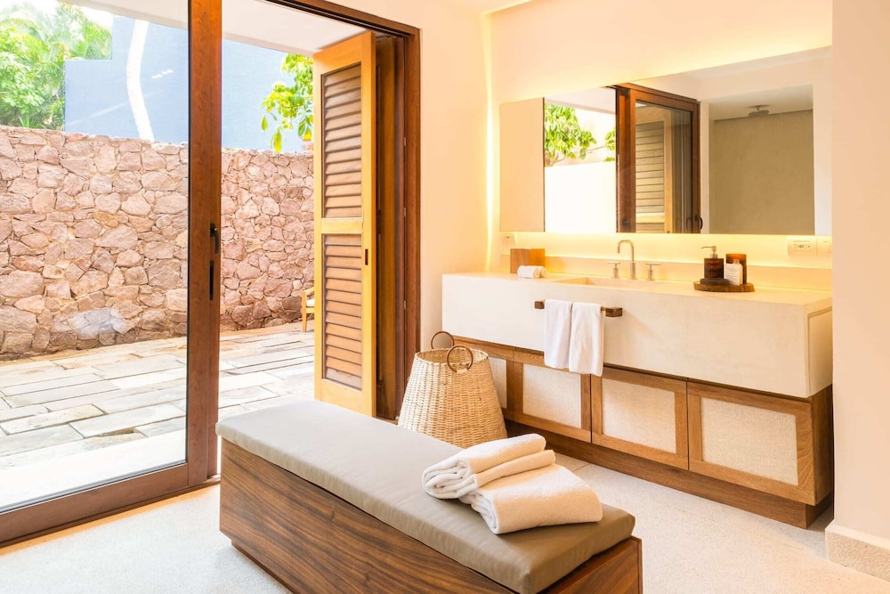 Deluxe Room, Multiple Beds, Ocean View photo 3