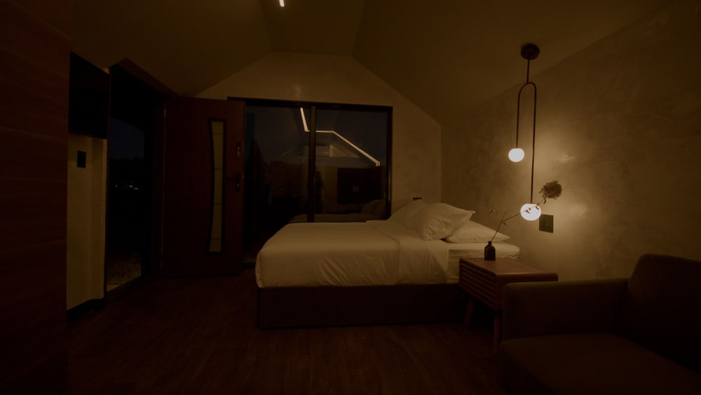 Romantic Cabin, 1 Queen Bed with Sofa bed photo 3