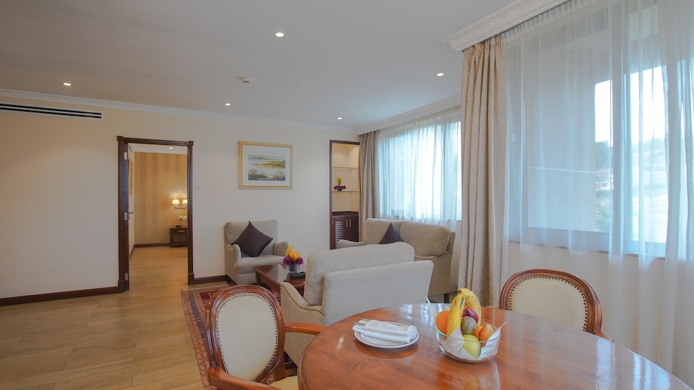 Woodlands State Suite photo 2