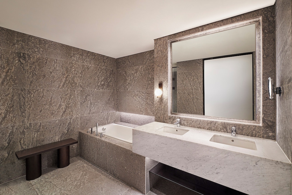 Premier Suite, 1 King Bed, River View - Photo 6