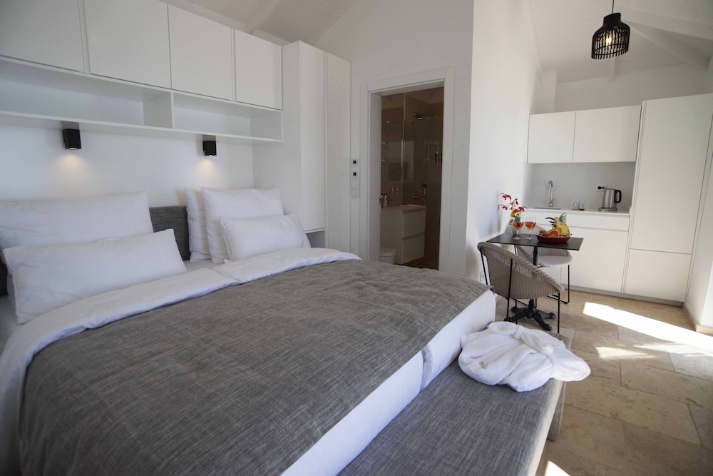 Deluxe Double Room, Ocean View, Sea Facing photo 3
