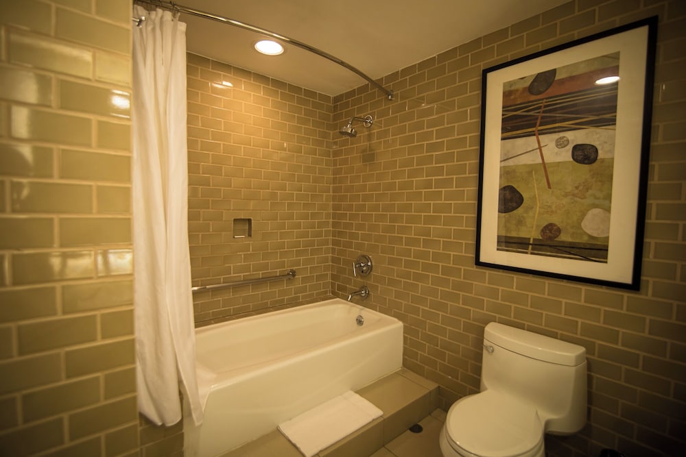 Deluxe King Room - Photo 17