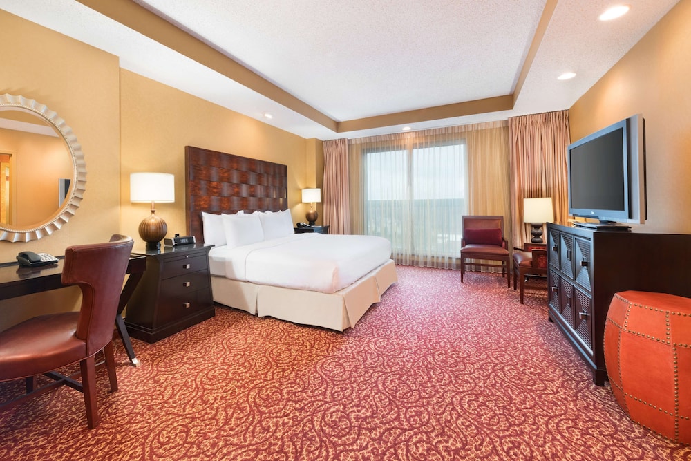 Suite, 1 King Bed, Non Smoking - Photo 1