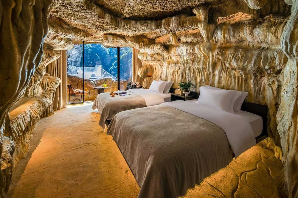 Signature Twin Room, Balcony, Mountain View