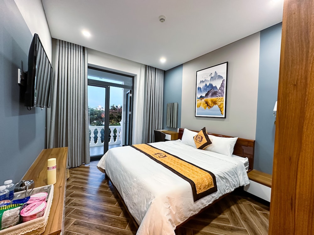 Deluxe Double Room, 1 King Bed photo 3