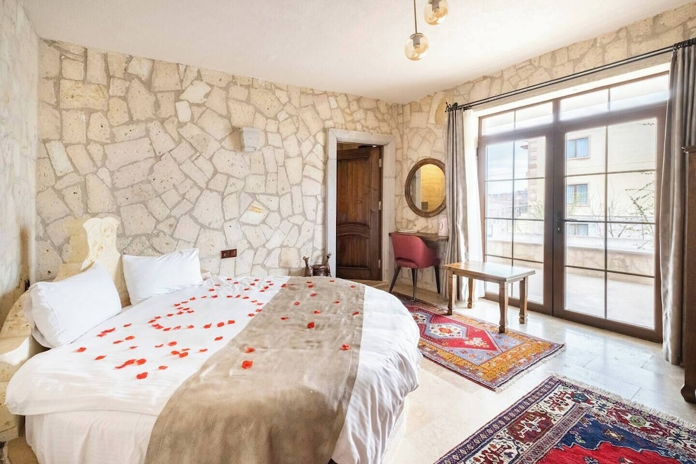 Basic Room, 1 Queen Bed