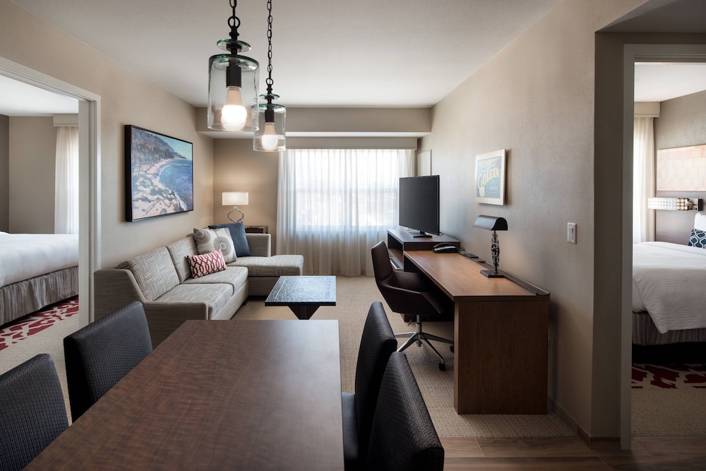 Suite, 1 Double Bed (Mobility/Hearing Access, Roll-in Shwr) photo 2