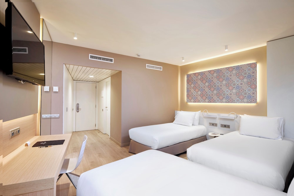 Triple Room (3 Beds | 2 Pax)
