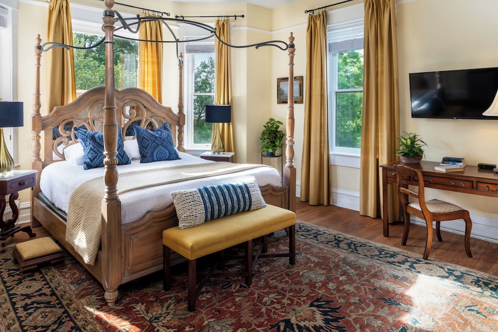 Gallery Suite, 1 King Bed (Daniel Earle Suite)