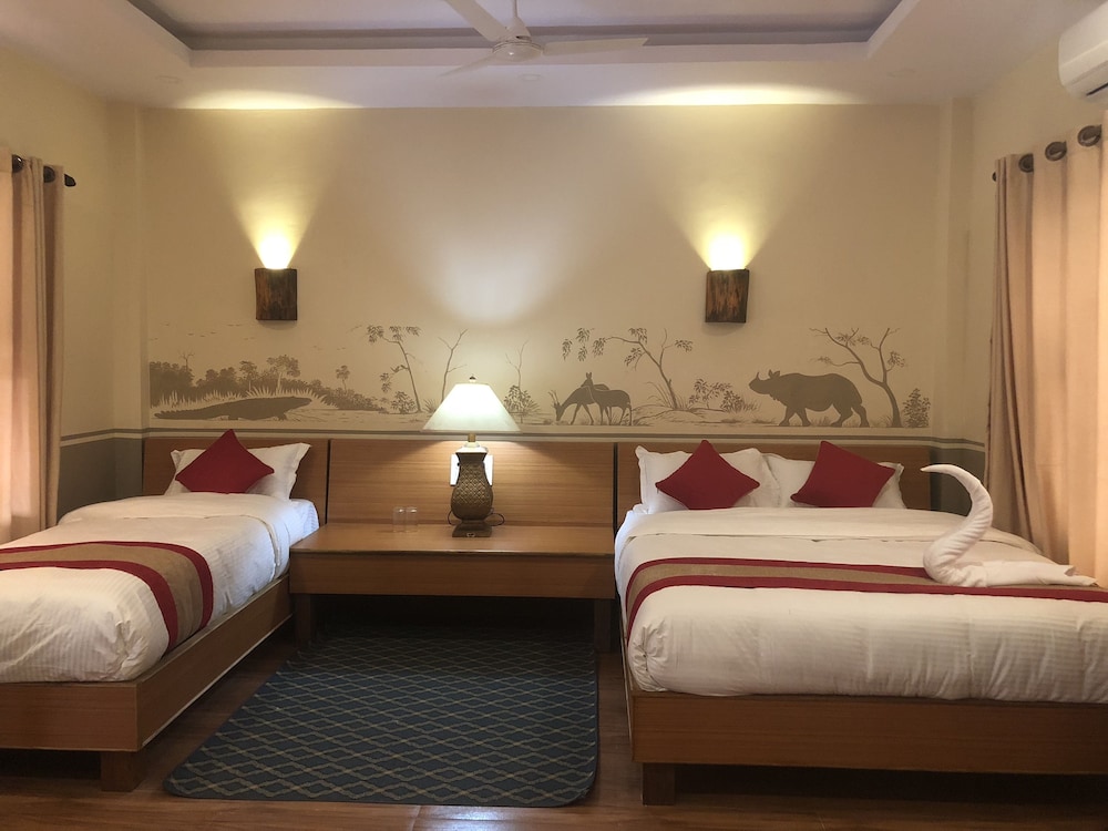 Luxury Cottage, 1 King Bed, Accessible, Garden View