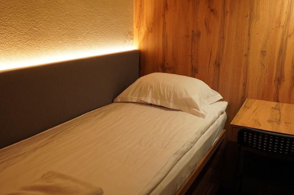 Basic Single Room photo 2