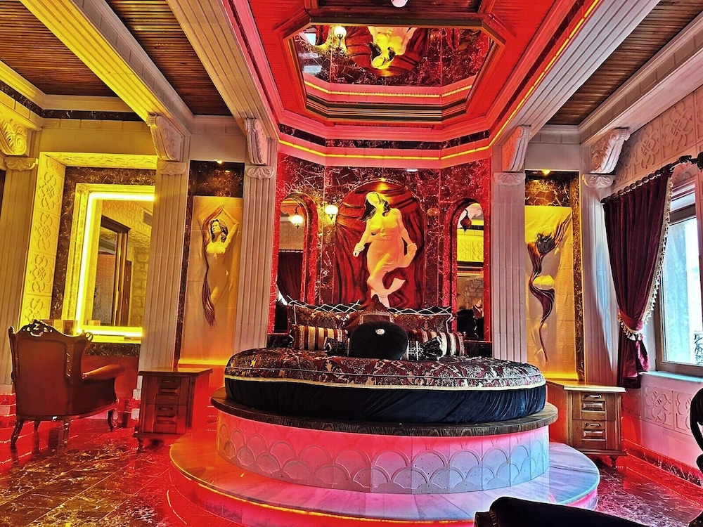 Eros photo 2