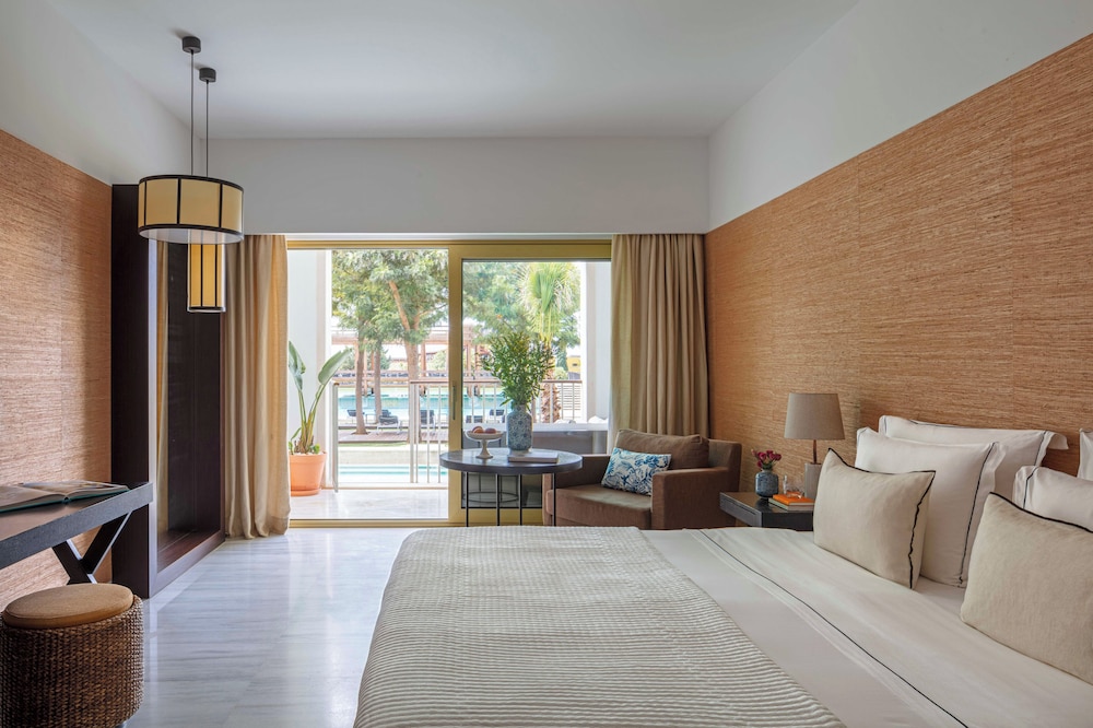 Signature Room, 1 King Bed, Terrace (Pool Access) - Photo 1