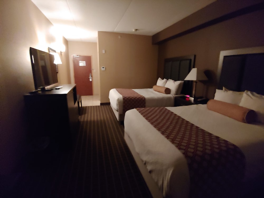Executive Suite, 2 Queen Beds, Non Smoking, Refrigerator & Microwave (with Sofabed)