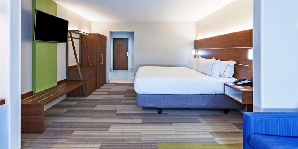 Standard Room, 1 King Bed, Accessible, Non Smoking (Communications) photo 3
