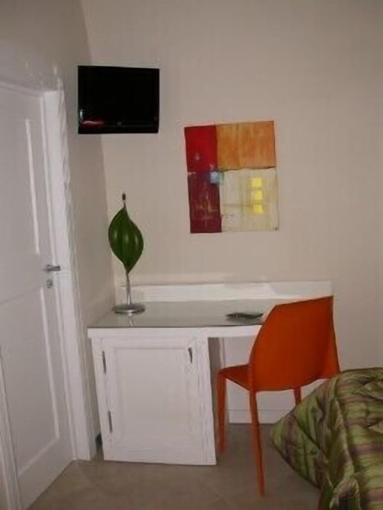 Single Room photo 2