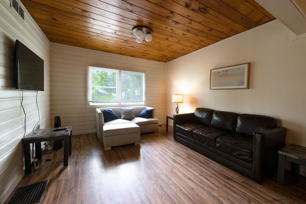Premier Three-Bedroom Duplex Apartment with Two Bathrooms