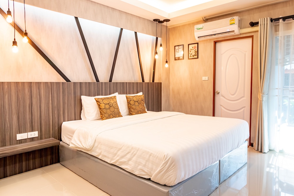 Suite, 1 King Bed with Sofa bed