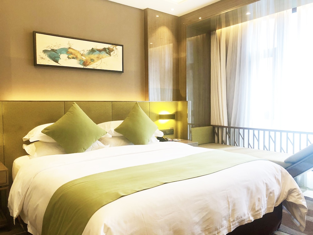 Superior Room, 1 King Bed, Non Smoking photo 3