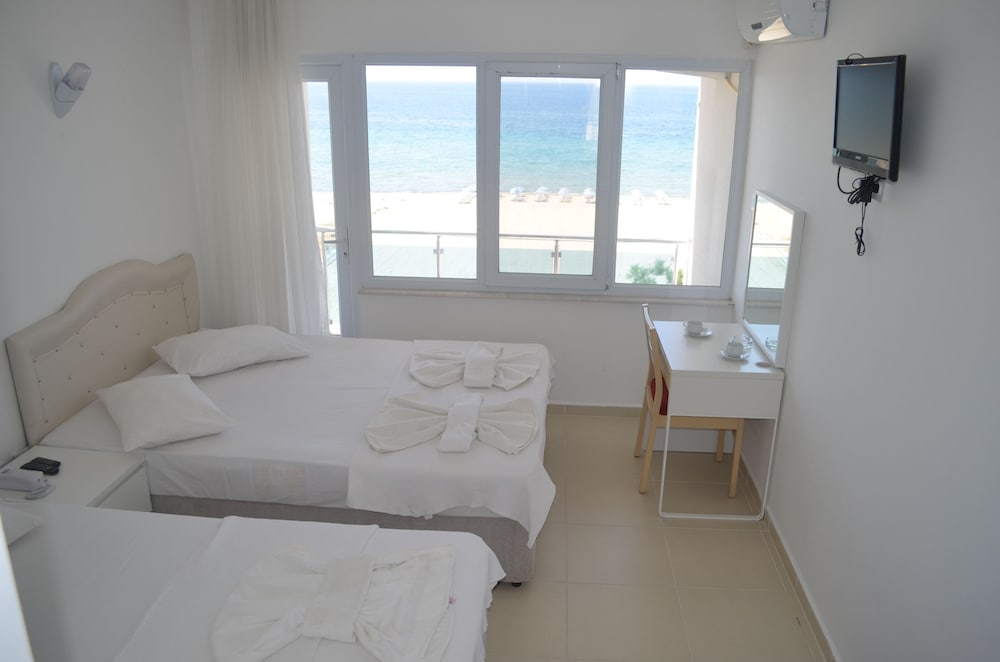 Standard Triple Room, Sea View photo 2