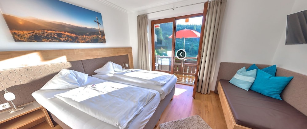 Standard Double Room - Photo 16
