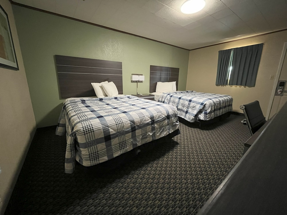 Standard Room, 2 Queen Beds, Non Smoking photo 3