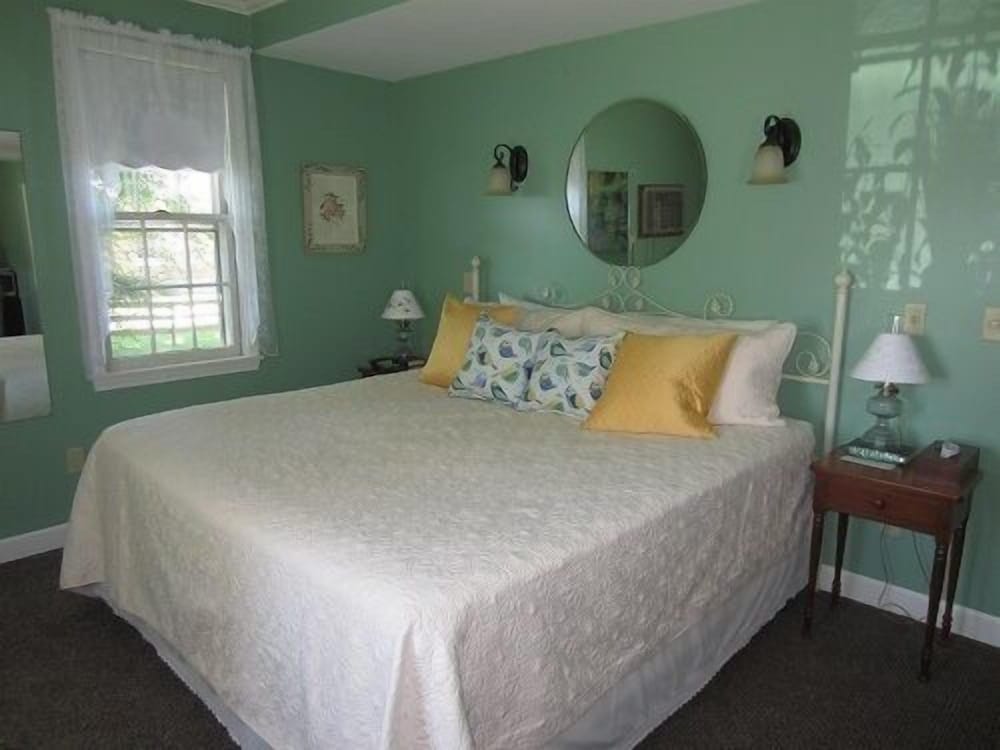 Deluxe Room, 1 King Bed, Fireplace photo 1