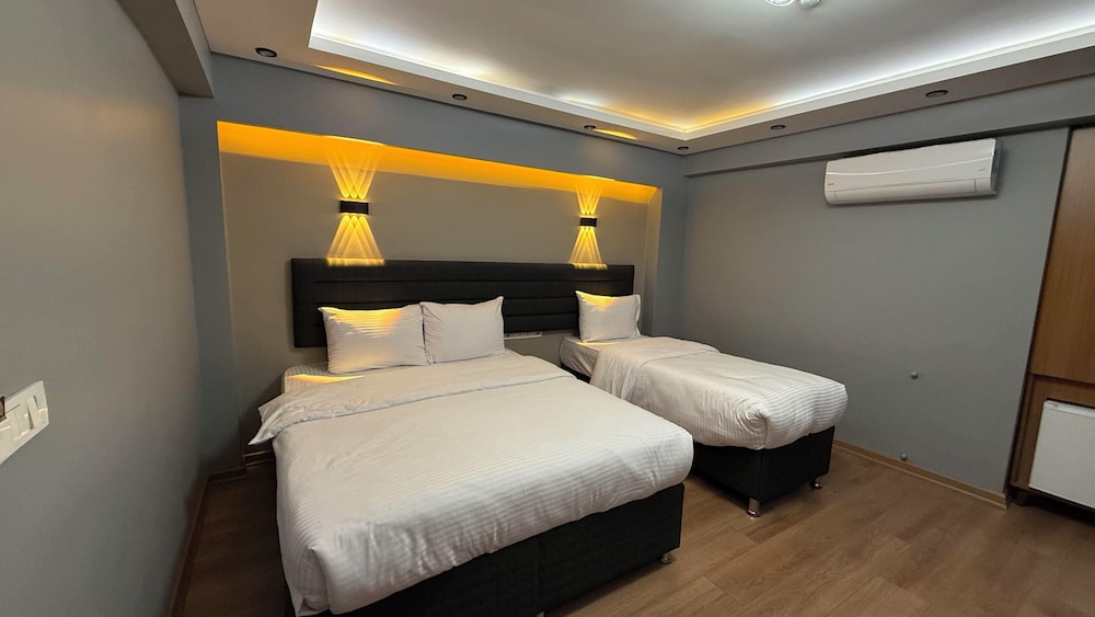 Superior Triple Room photo 2