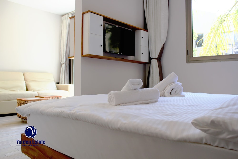 Deluxe Suite, 1 Bedroom, Patio, Courtyard View photo 3