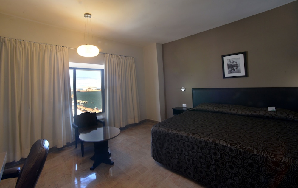 Superior Room, 1 King Bed - Photo 4