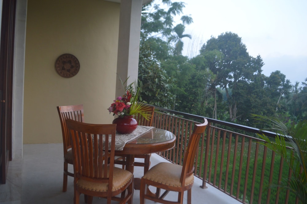 Deluxe Double Room, 1 King Bed, Balcony, Hill View photo 3