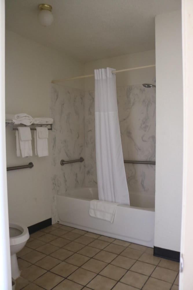 Standard Room, 1 King Bed, Accessible - Photo 2