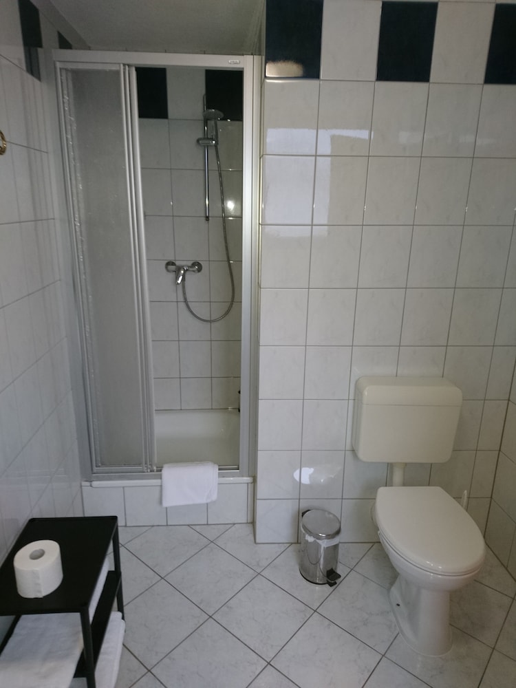 Economy Double Room photo 3