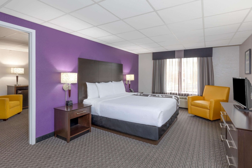 Deluxe Room, 1 King Bed, Non Smoking (Deluxe Executive Room) - Photo 3