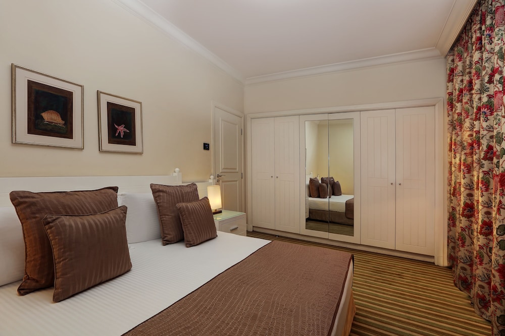 Junior Suite, 1 Queen Bed - Photo 3