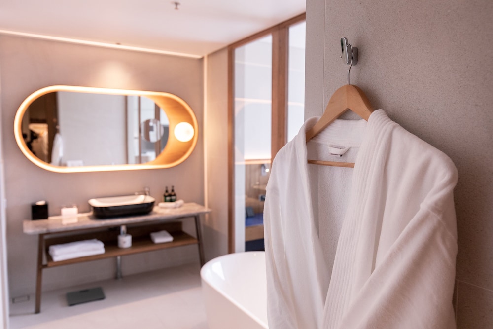 Suite, 1 Bedroom, Club Lounge Access, Harbor View - Photo 2