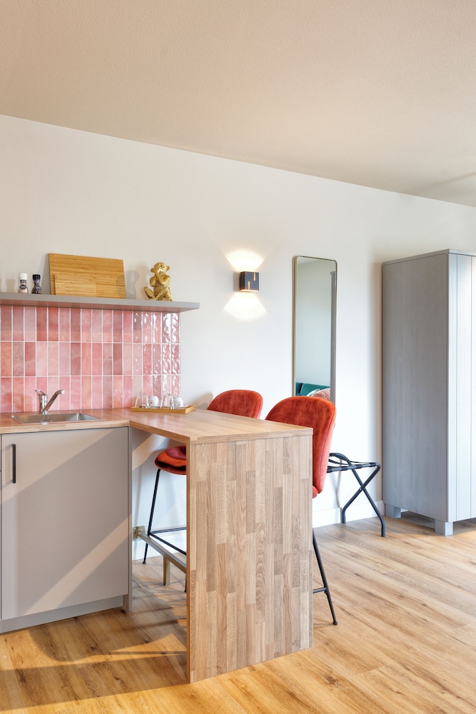 Suite - Photo 8