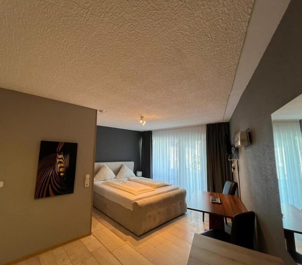 Deluxe Double Room, 1 Queen Bed, Non Smoking, Courtyard View