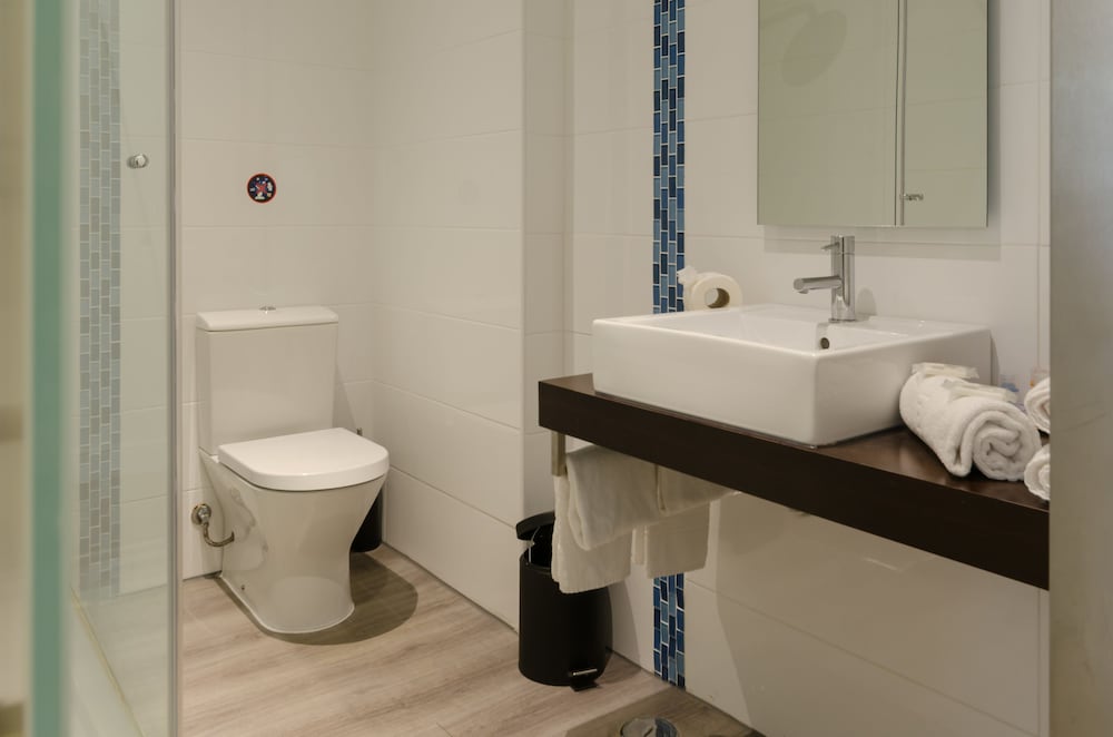 Twin Room - Photo 5