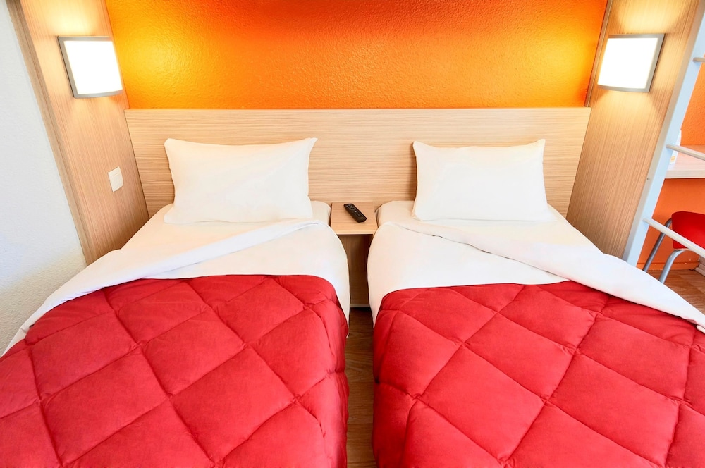 Standard Room, 3 Twin Beds photo 1