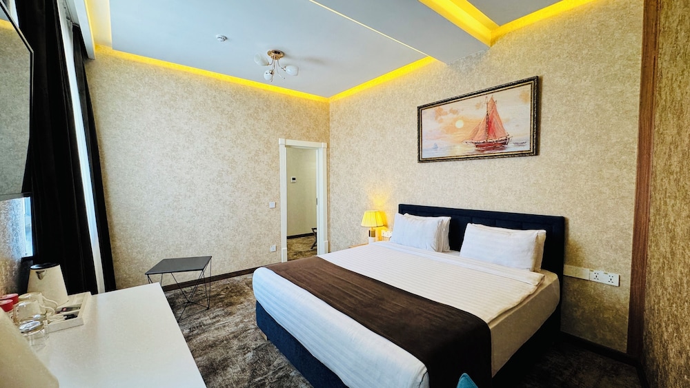 Family Room, Multiple Beds, City View photo 2