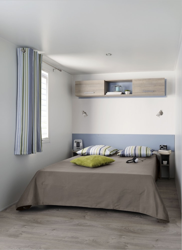 Mobile Home, 2 Bedrooms photo 1