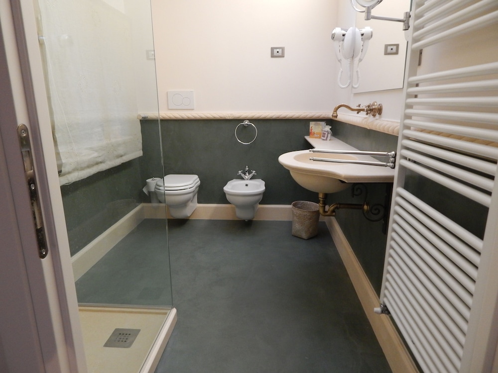 Grand Double Room, 1 King Bed, Garden View (Leccino) photo 3