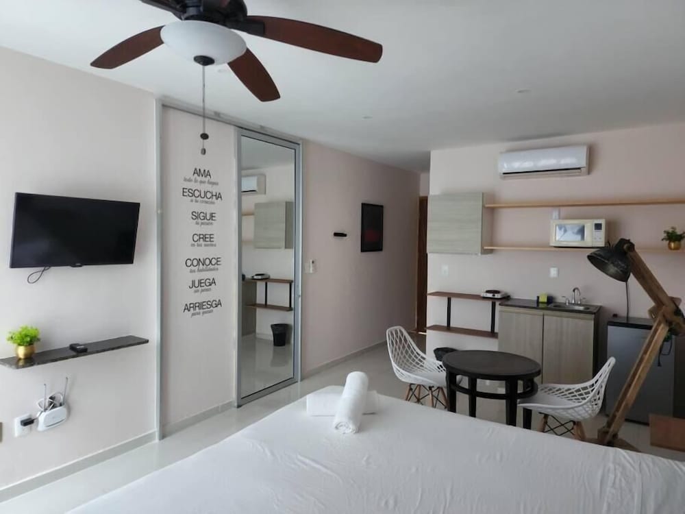 Studio Suite, 1 King Bed, Ensuite