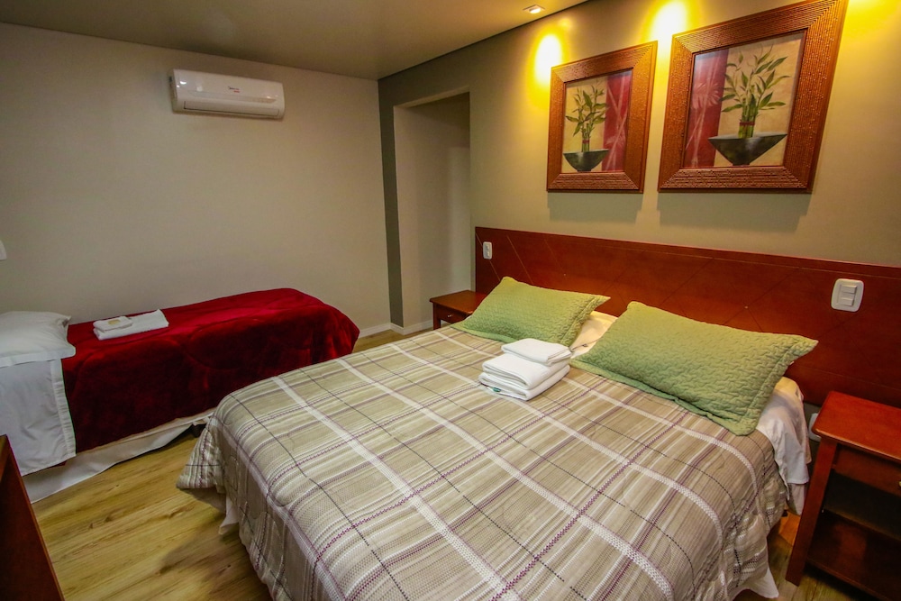 Comfort Room, Multiple Beds, Non Smoking photo 1